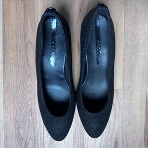 Ecco black pumps